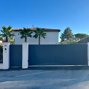Luxurious And Spacious In The Heart Of The Cote D'azur , Roquefort-les-Pins Frankreich